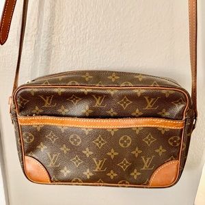 100% Auth Louis Vuitton Trocadero 27 Sling Bag
